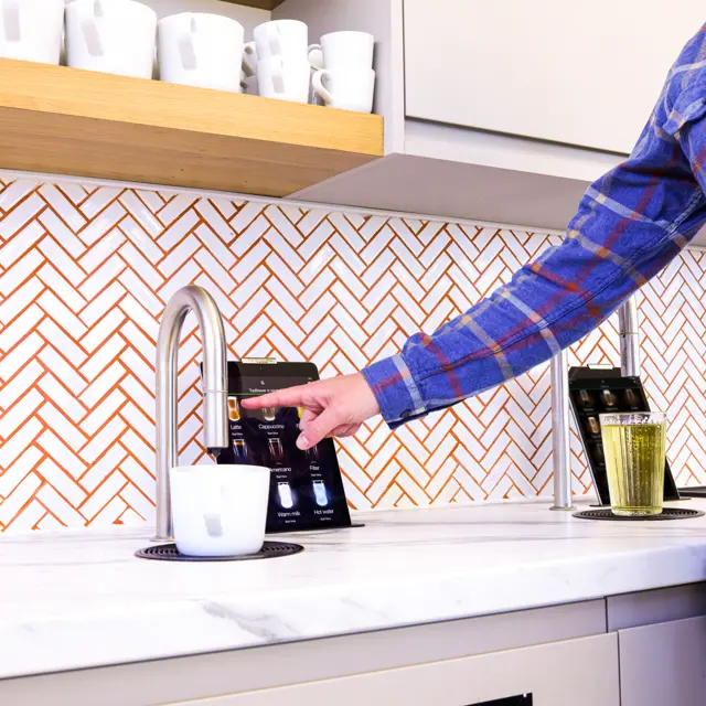 Office coffee machine and juice dispenser