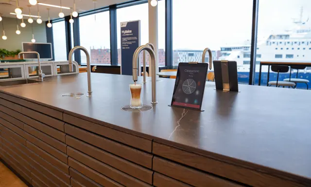 DFDS kommerciel TopBrewer kaffemaskine i lounge